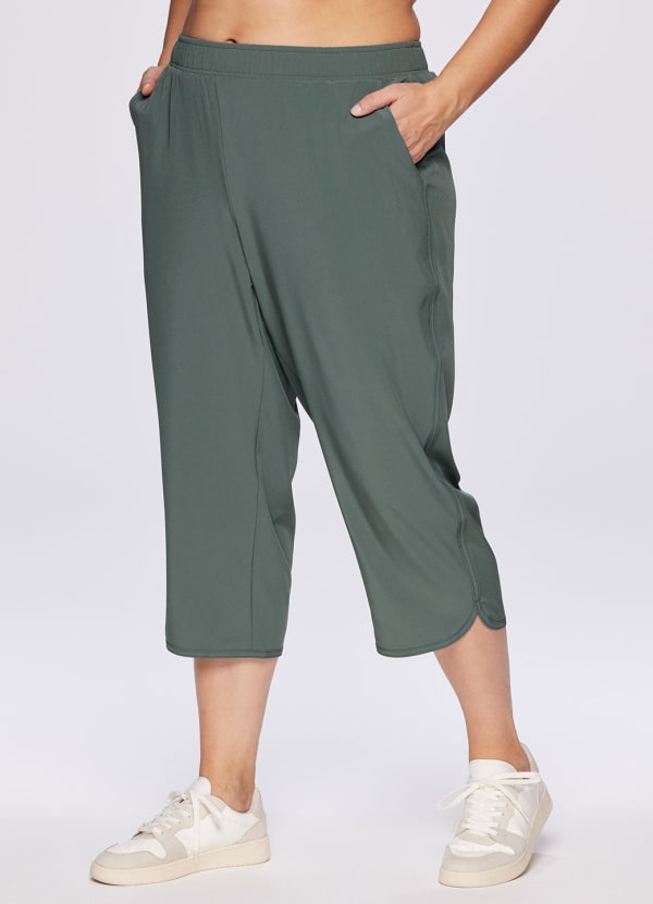 Plus Gabby Weekend Wide Leg Capri - null