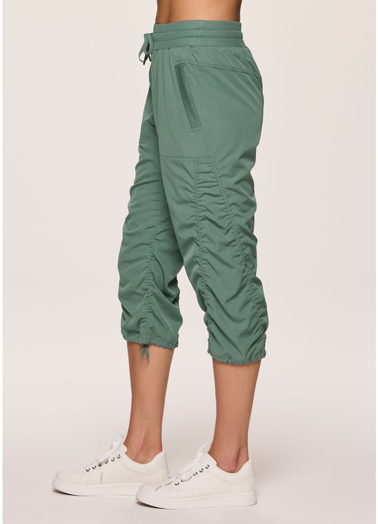 Women's lightweight deals capri joggers
