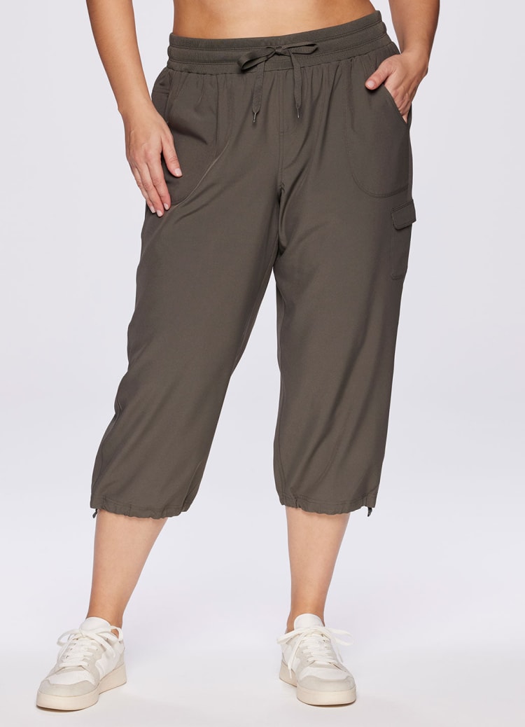Plus size cargo best sale capri